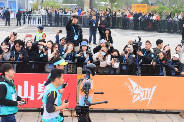 全球首个,人形机器人“跑团”在亦庄!2025北京亦庄半程马拉松暨人形机器人半程马拉松圆满举办 (7).jpg 全球首个,人形机器人“跑团”在亦庄!2025北京亦庄半程马拉松暨人形机器人半程马拉松圆满举办 (7).jpg