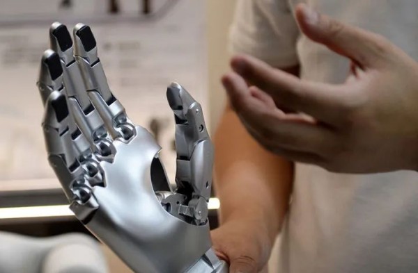 提“智”向新,奔向未来——当前机器人产业观察 (3).jpg 提“智”向新,奔向未来——当前机器人产业观察 (3).jpg