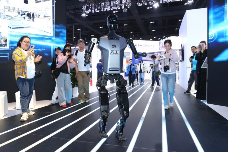 北京亦庄多项国际国内首创产品亮相科博会 (2).jpg 北京亦庄多项国际国内首创产品亮相科博会 (2).jpg