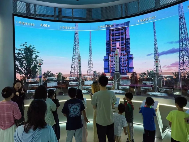 “智能科技+科普研学”解锁假期新体验!北京经开区工业科技旅游热度攀升 (4).jpg