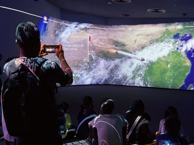 “智能科技+科普研学”解锁假期新体验!北京经开区工业科技旅游热度攀升 (5).jpg “智能科技+科普研学”解锁假期新体验!北京经开区工业科技旅游热度攀升 (5).jpg