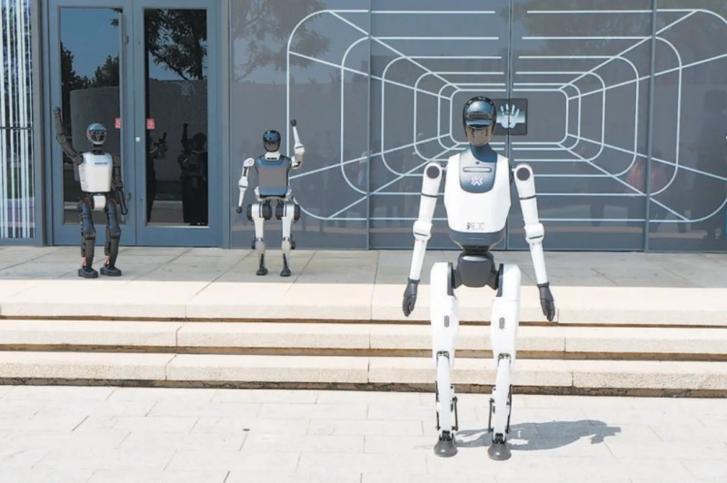 从“仿人”到“类人”持续演进,北京人形机器人产业提速快跑.webp.jpg 从“仿人”到“类人”持续演进,北京人形机器人产业提速快跑.webp.jpg