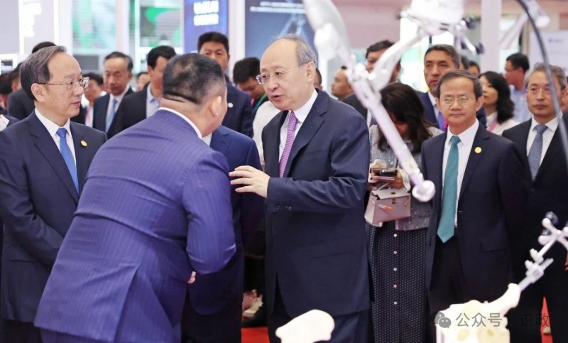 2025世界机器人大会在京开幕,尹力、万钢、李乐成、殷勇出席 (3).jpg