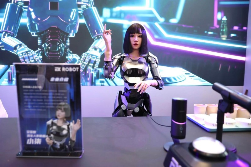 十余款首发首创产品发布,具身智能机器人成焦点!北京亦庄基本形成具身产业链体系 (6).jpg 十余款首发首创产品发布,具身智能机器人成焦点!北京亦庄基本形成具身产业链体系 (6).jpg