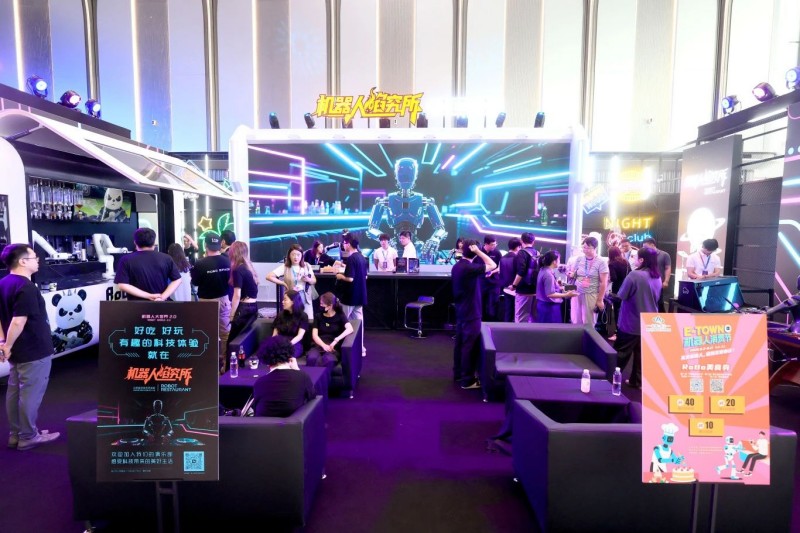 十余款首发首创产品发布,具身智能机器人成焦点!北京亦庄基本形成具身产业链体系 (8).jpg 十余款首发首创产品发布,具身智能机器人成焦点!北京亦庄基本形成具身产业链体系 (8).jpg