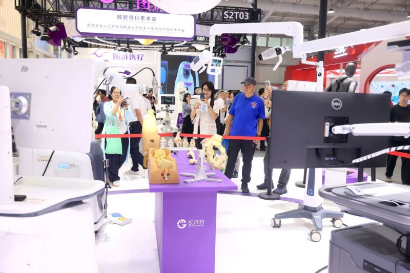 北京亦庄携500余家企业亮相服贸会，以科技与创新描绘“未来之城”新图景！ (5).jpg