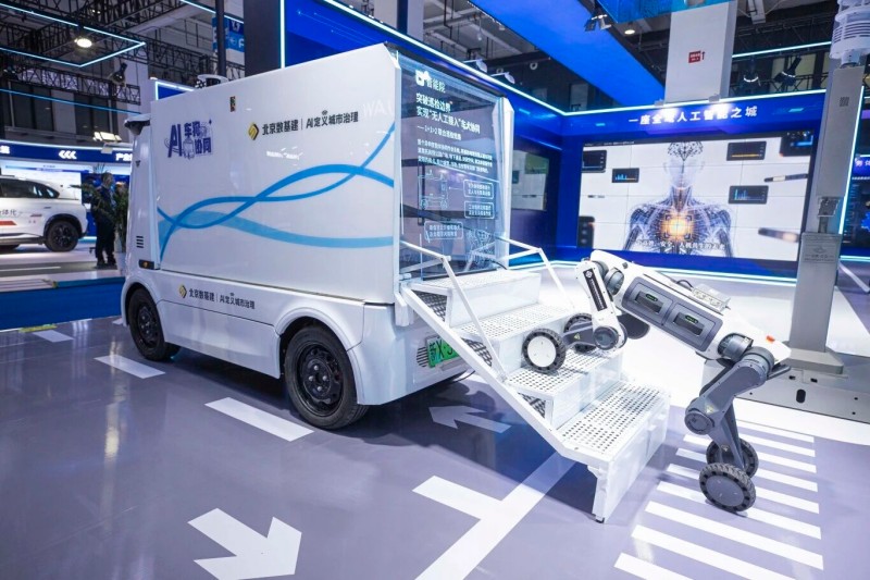 2025世界智能网联汽车大会开幕!北京亦庄智能网联产业链创新成果亮相 (6).jpg 2025世界智能网联汽车大会开幕!北京亦庄智能网联产业链创新成果亮相 (6).jpg