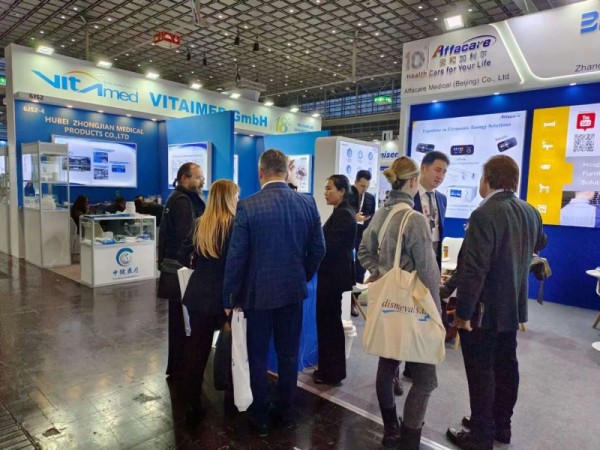 全球全国首创扎堆，对接意向客户超百家！“亦庄智造”天团在世界级医疗器械展硬核“圈粉” (4).jpg